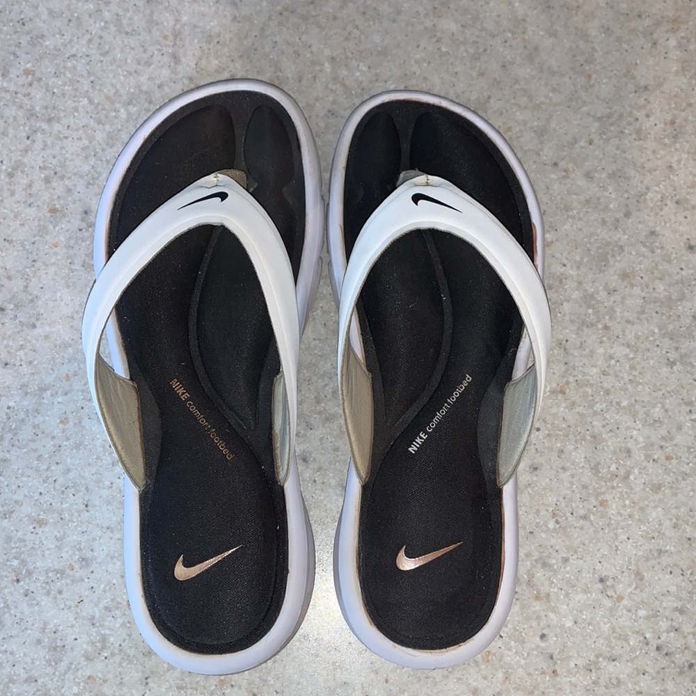 Women’s Nike flip flops